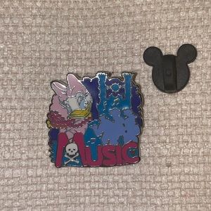 Daisy Duck “Music” Disney World Pin (2007)